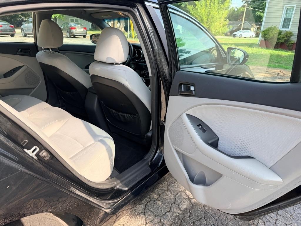 Kia Optima LX MT 2012