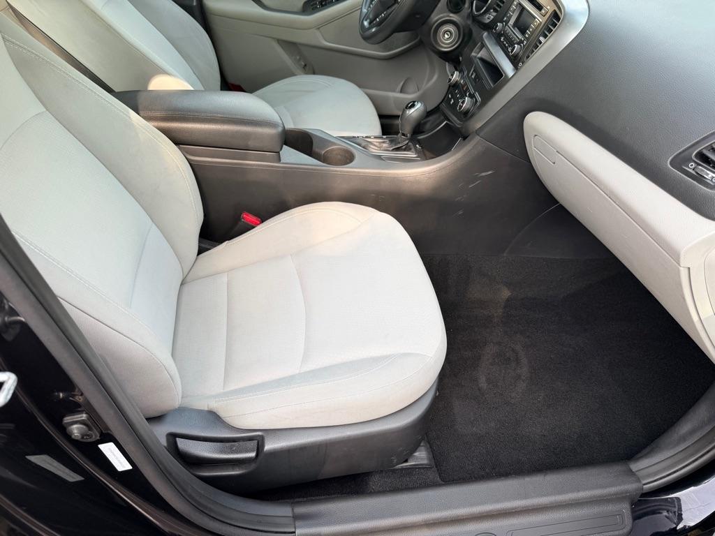 Kia Optima LX MT 2012