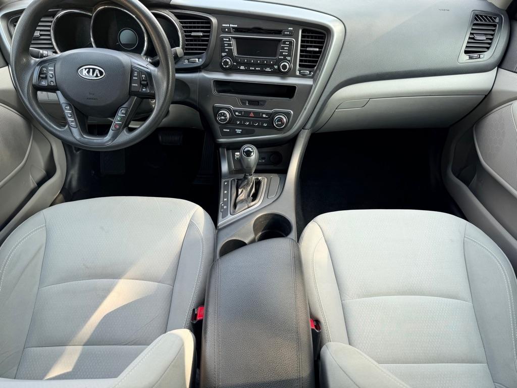 Kia Optima LX MT 2012