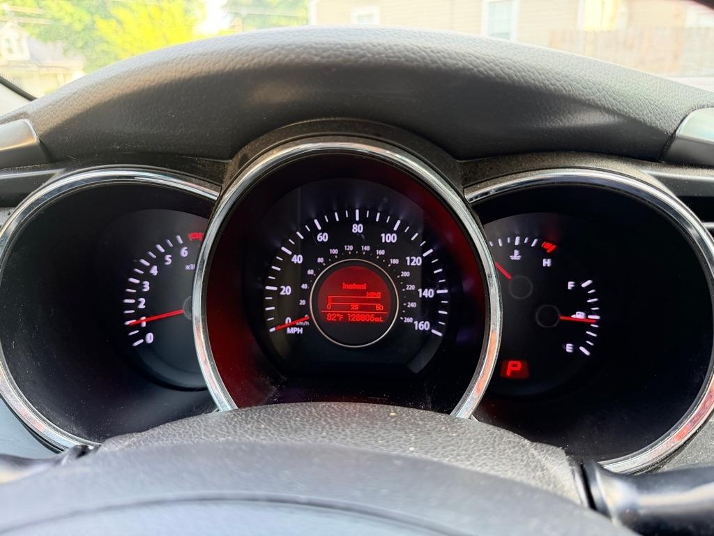 Kia Optima LX MT 2012