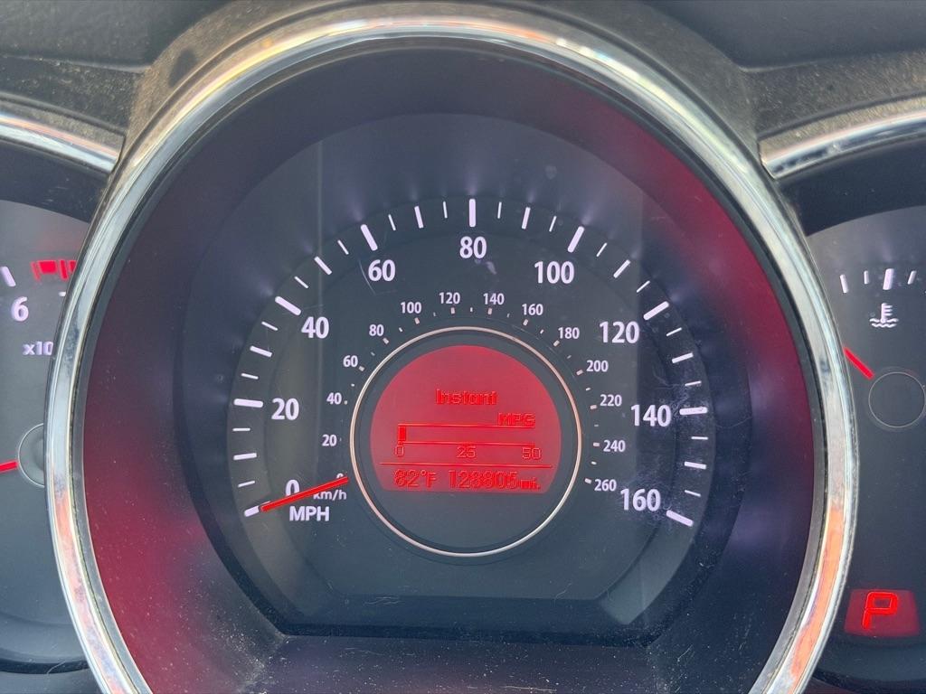 Kia Optima LX MT 2012