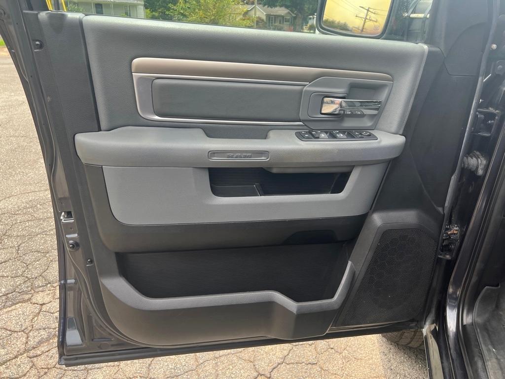 RAM 1500 SLT Crew Cab SWB 4WD 2013