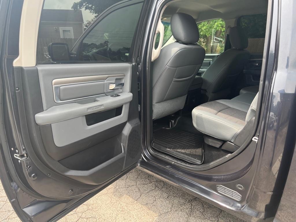 RAM 1500 SLT Crew Cab SWB 4WD 2013