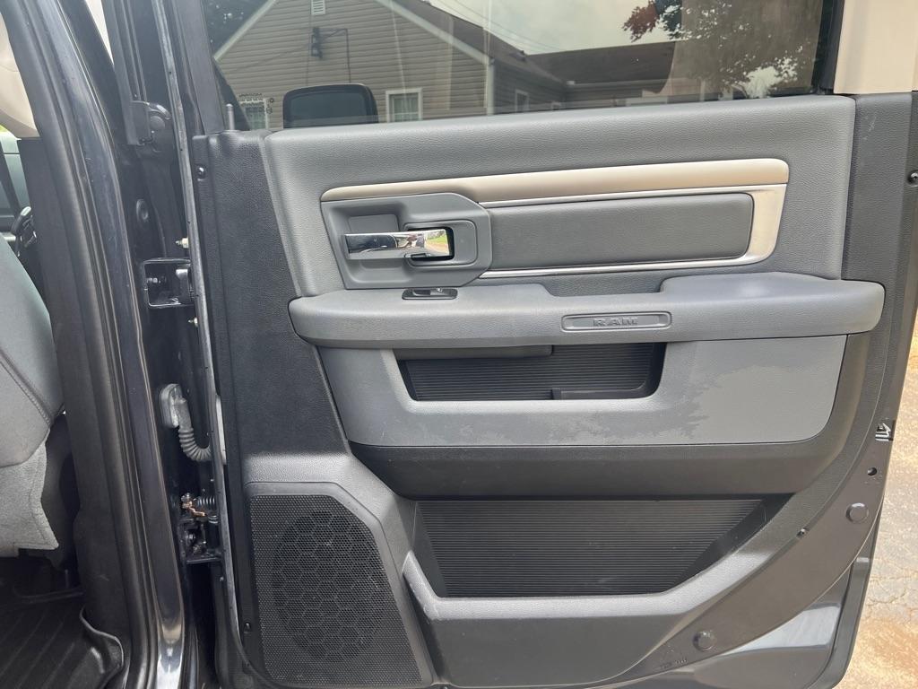 RAM 1500 SLT Crew Cab SWB 4WD 2013