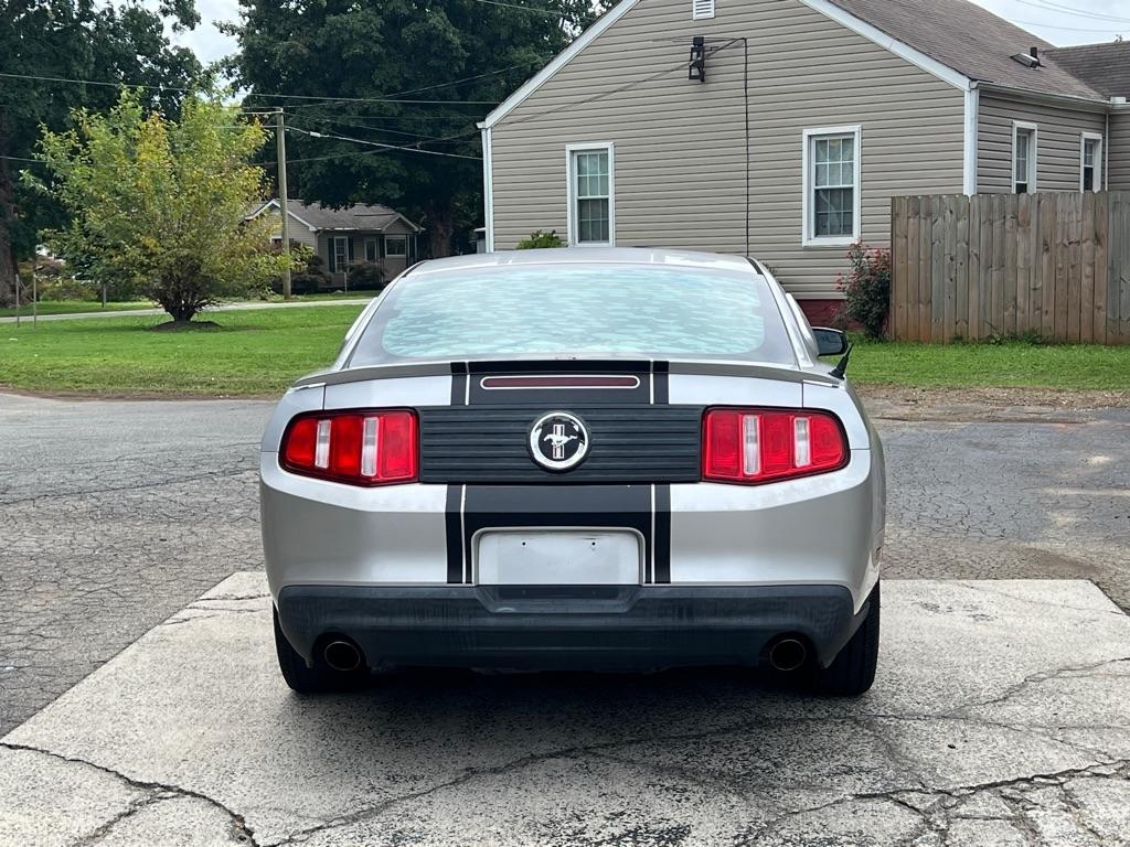 Ford Mustang V6 Coupe 2012