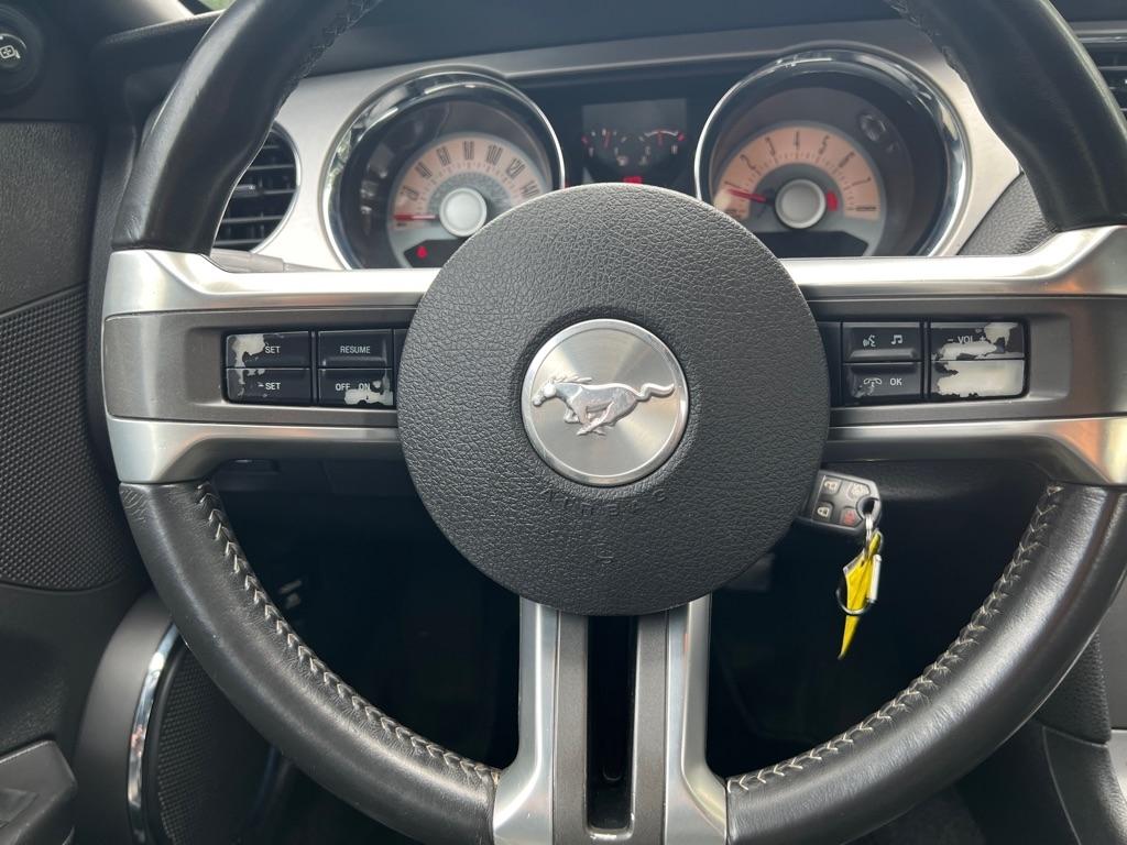 Ford Mustang V6 Coupe 2012