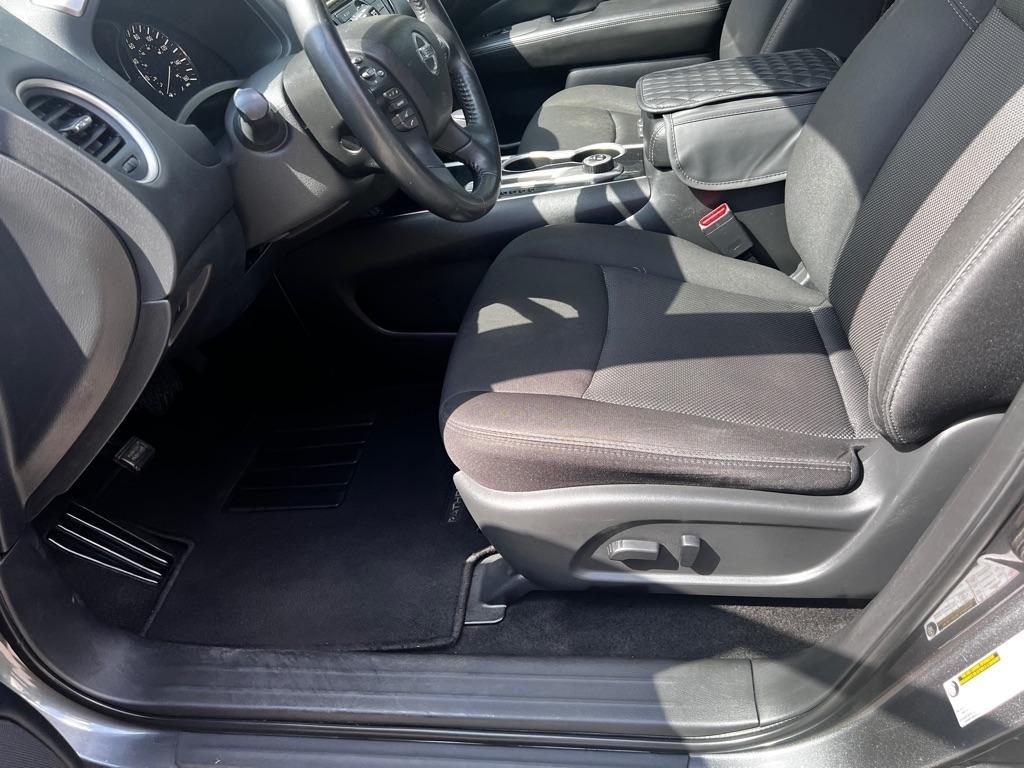 Nissan Pathfinder SV 4WD 2020