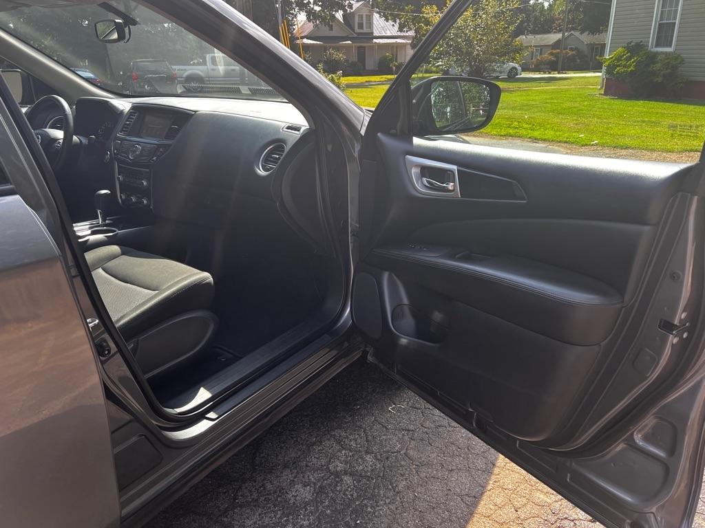 Nissan Pathfinder SV 4WD 2020