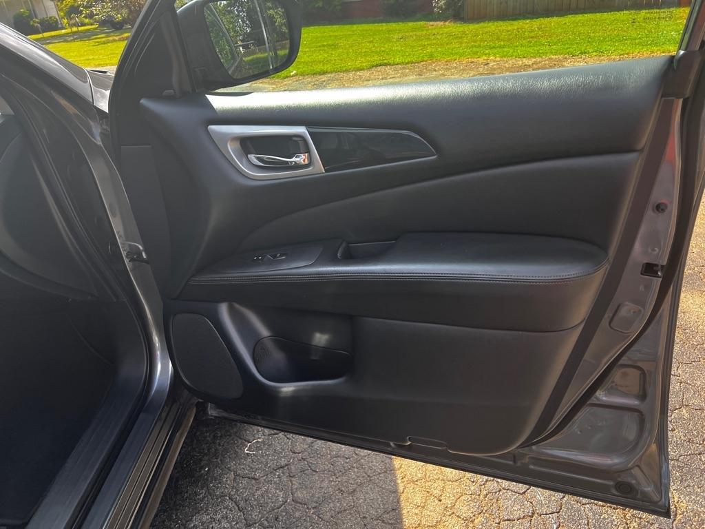 Nissan Pathfinder SV 4WD 2020