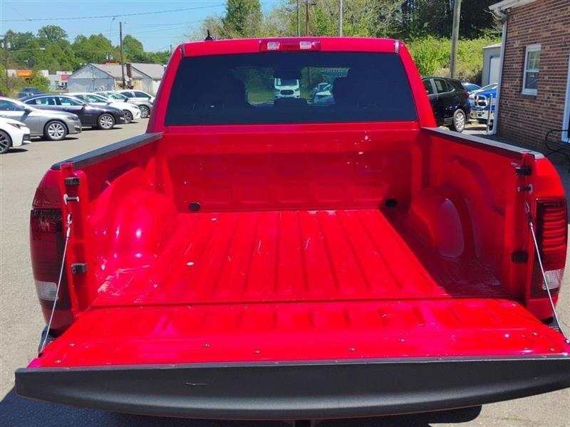 RAM 1500 Classic Tradesman Crew Cab SWB 4WD 2022