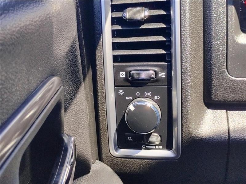 RAM 1500 Classic Tradesman Crew Cab SWB 4WD 2022