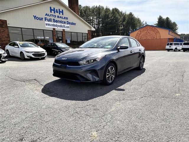 Gravity Gray 2024 Kia Forte Sedan Front-Wheel Drive Continuously Variable Transmission