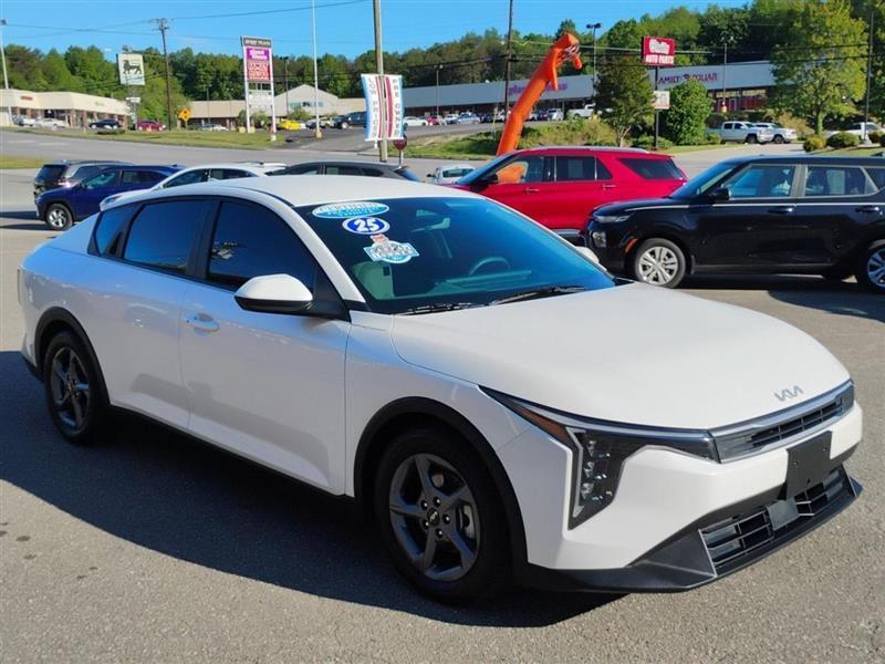 Kia K4 LXS 2025