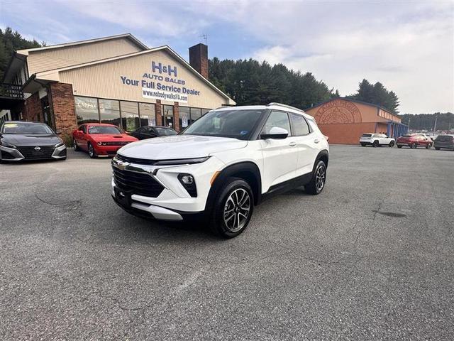 Summit White 2025 Chevrolet Trailblazer SUV / Crossover Four-Wheel Drive 9-Speed Automatic