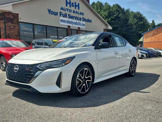Aspen White Tricoat/Super Black 2025 Nissan Sentra Sedan Front-Wheel Drive Continuously Variable Transmission