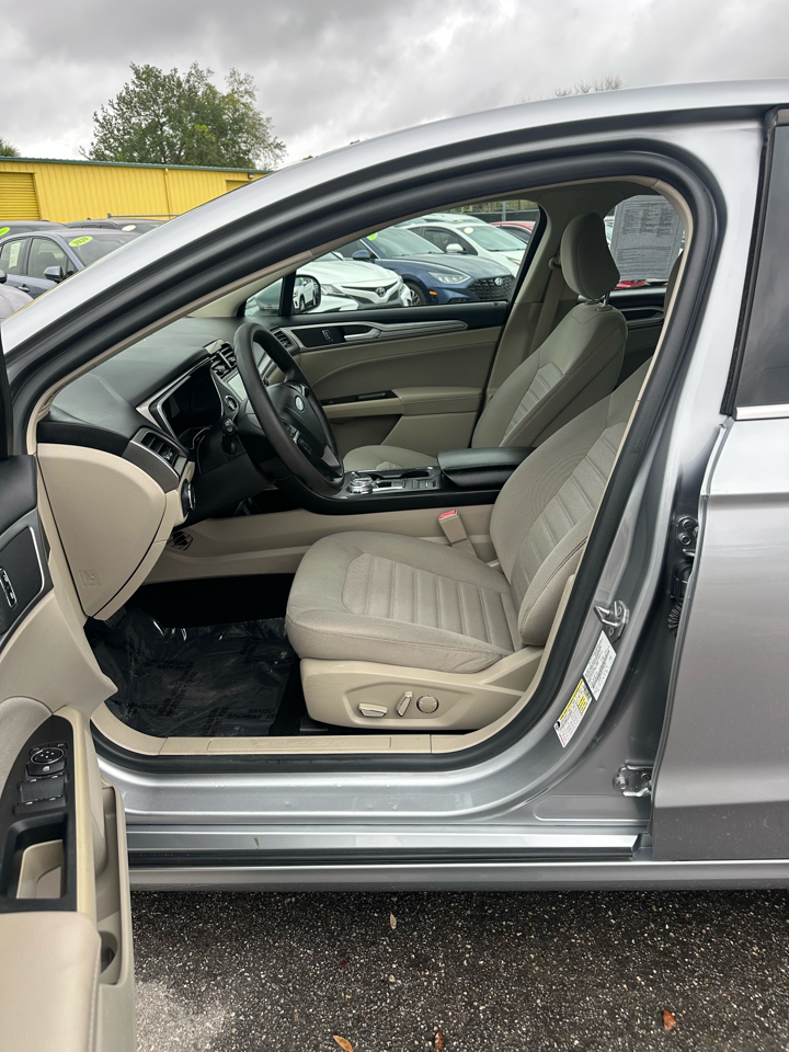 Ford Fusion SE 2020