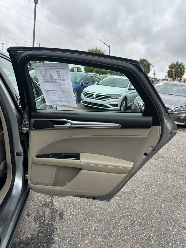 Ford Fusion SE 2020