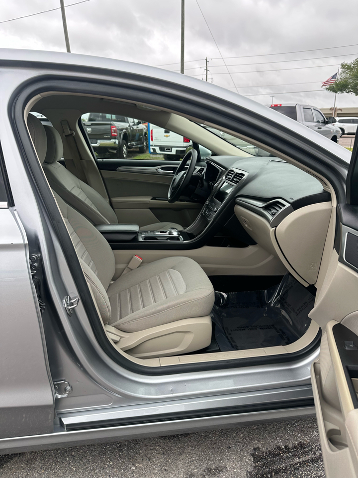 Ford Fusion SE 2020