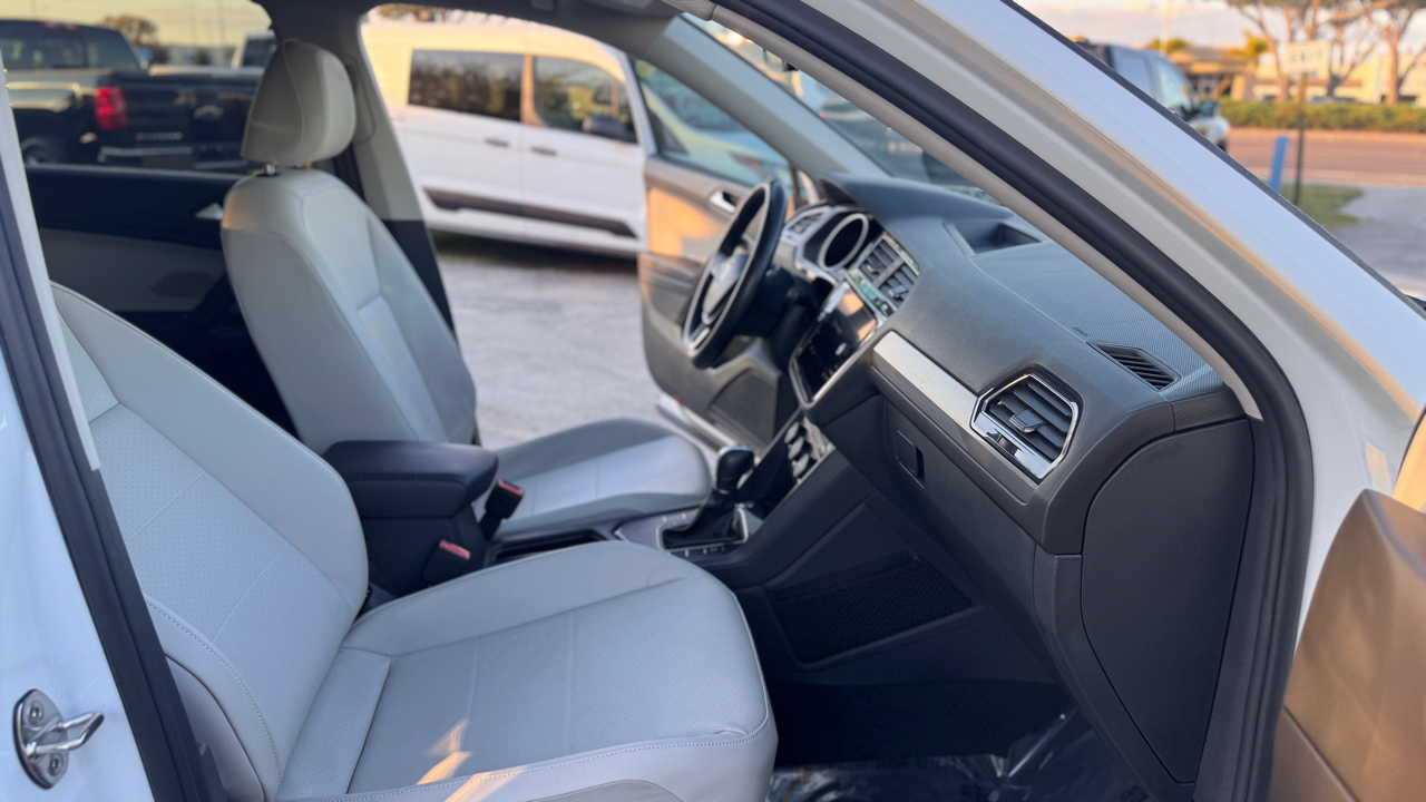 Volkswagen Tiguan 2.0T SE R-Line Black FWD 2019