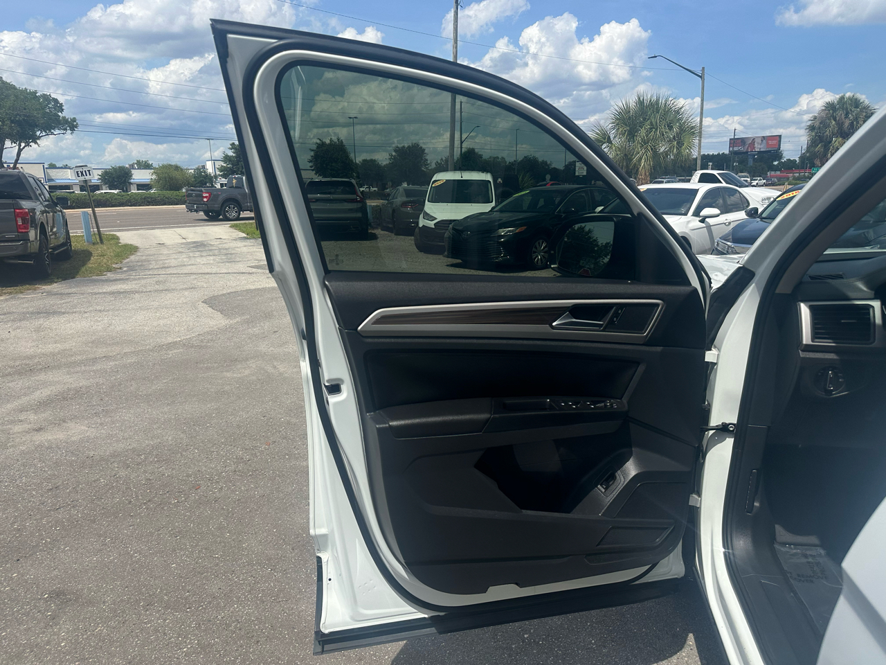Volkswagen Atlas 2021.5 3.6L V6 SE w/Technology FWD 2021