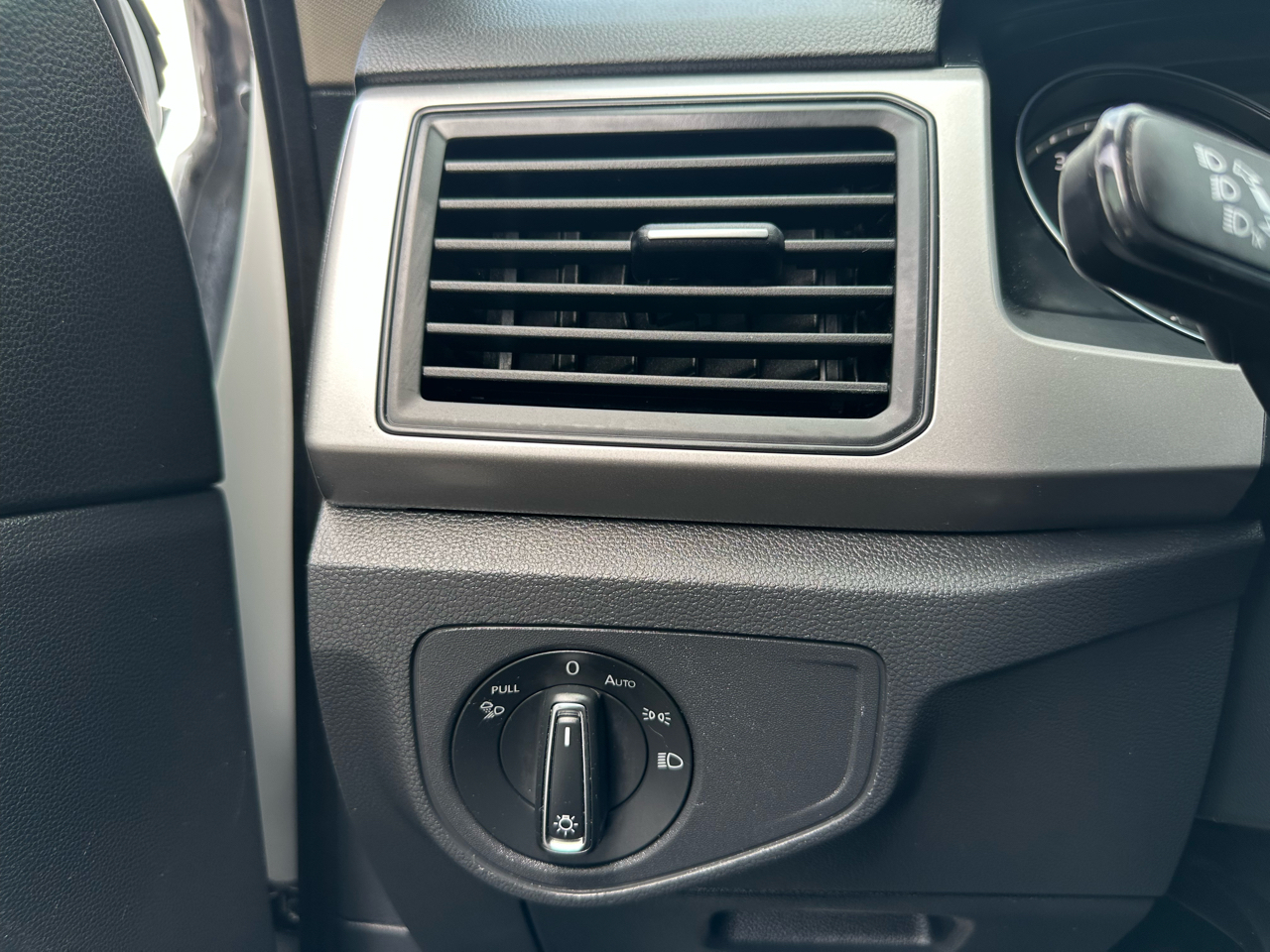 Volkswagen Atlas 2021.5 3.6L V6 SE w/Technology FWD 2021