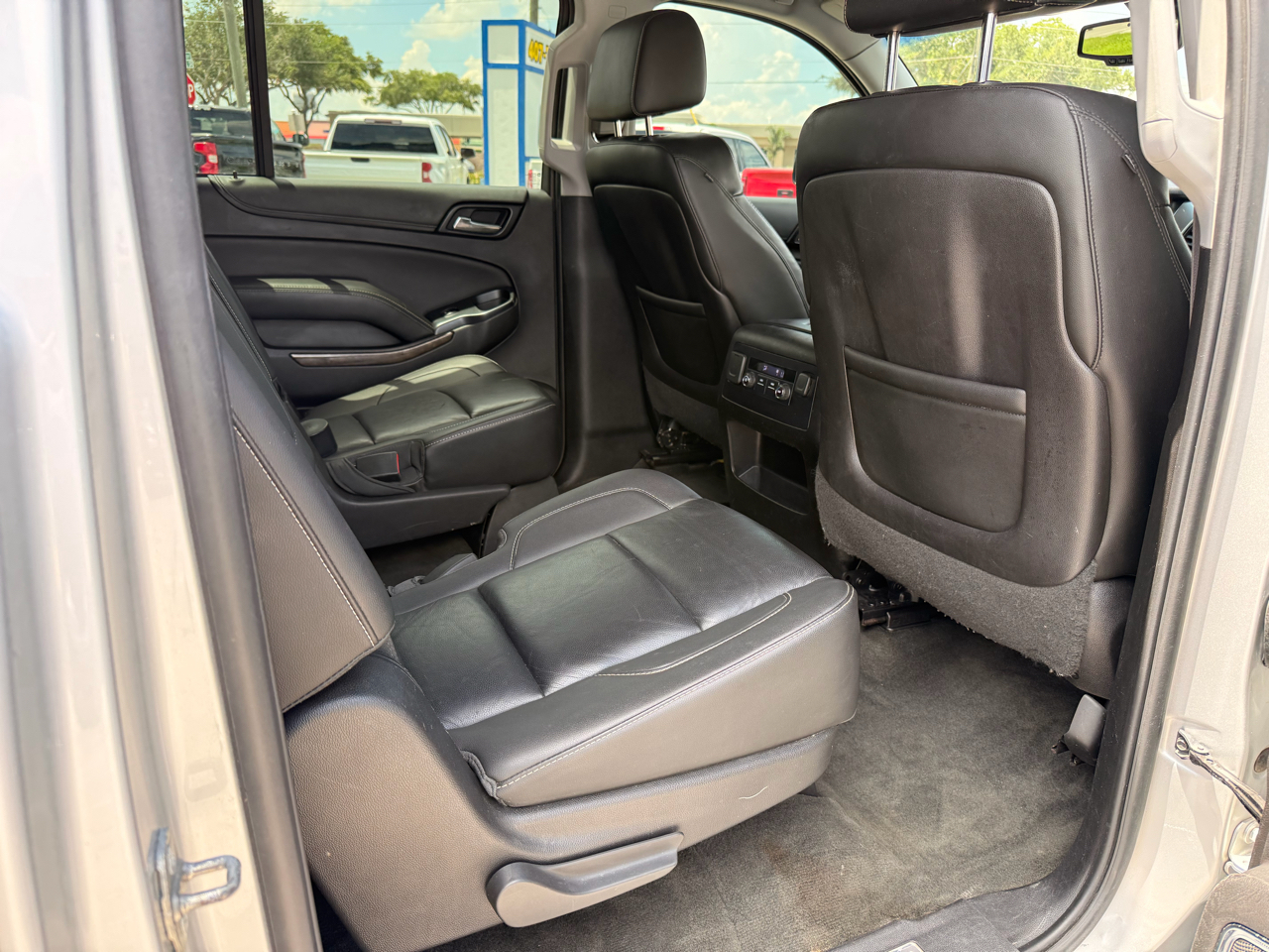 Chevrolet Suburban 4WD 4dr LT 2015