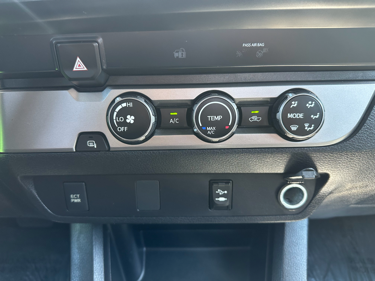 Toyota Tacoma 2WD SR Access Cab 6' Bed I4 AT (Natl) 2019