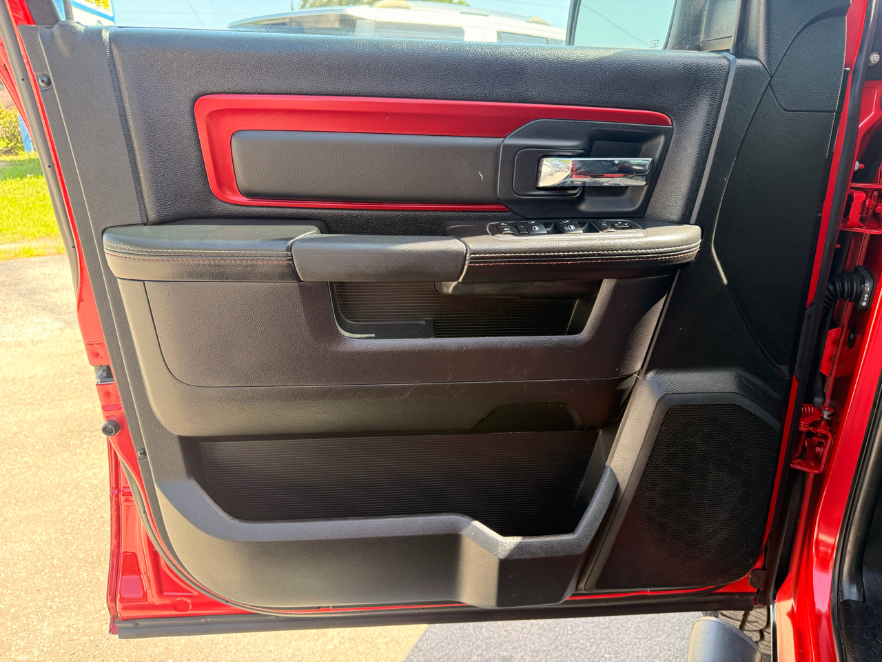 RAM 1500 2WD Crew Cab 140.5" Rebel 2016