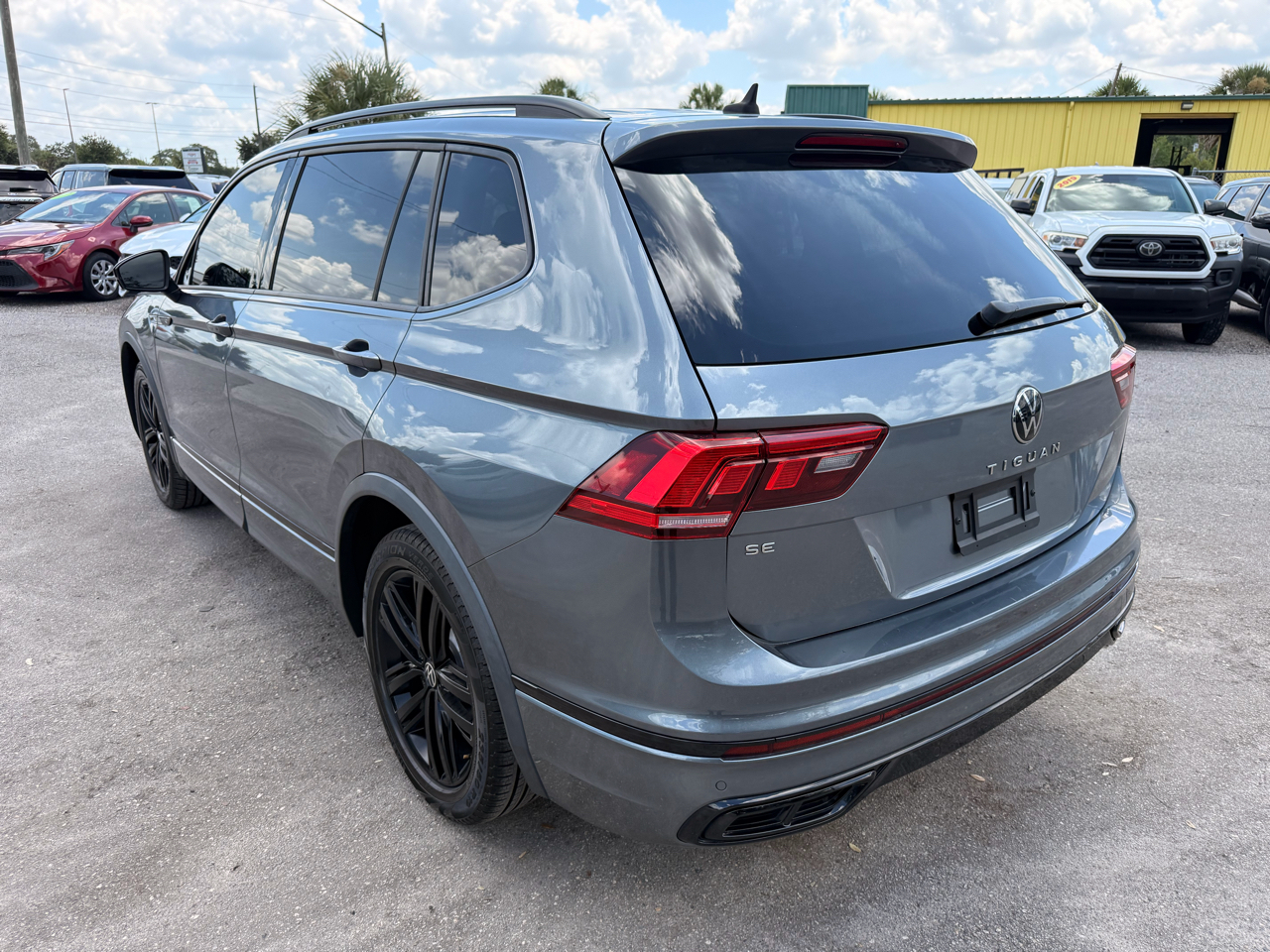 Volkswagen Tiguan 2.0T SE R-Line Black FWD 2022