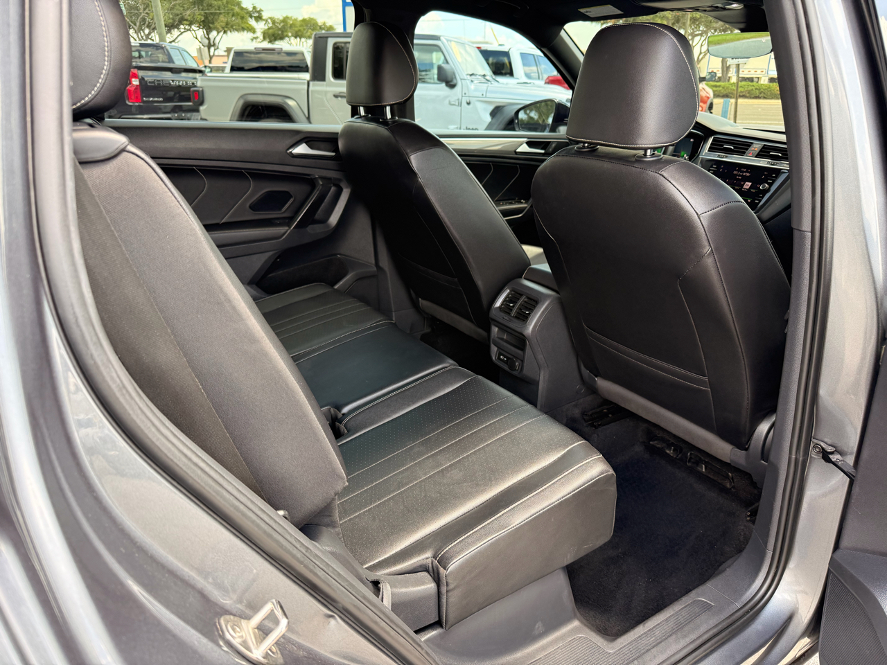 Volkswagen Tiguan 2.0T SE R-Line Black FWD 2022