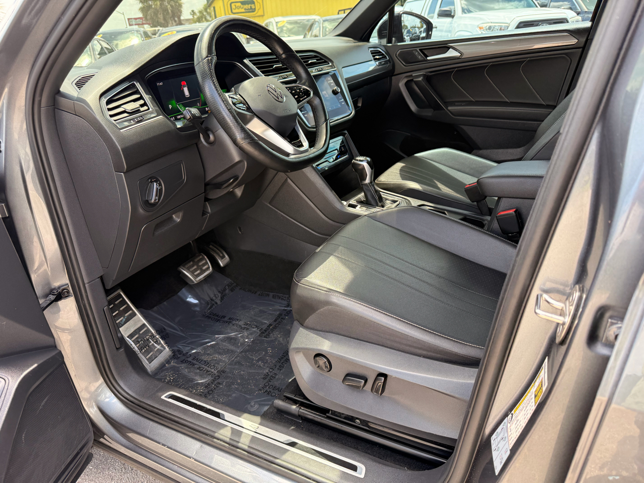 Volkswagen Tiguan 2.0T SE R-Line Black FWD 2022
