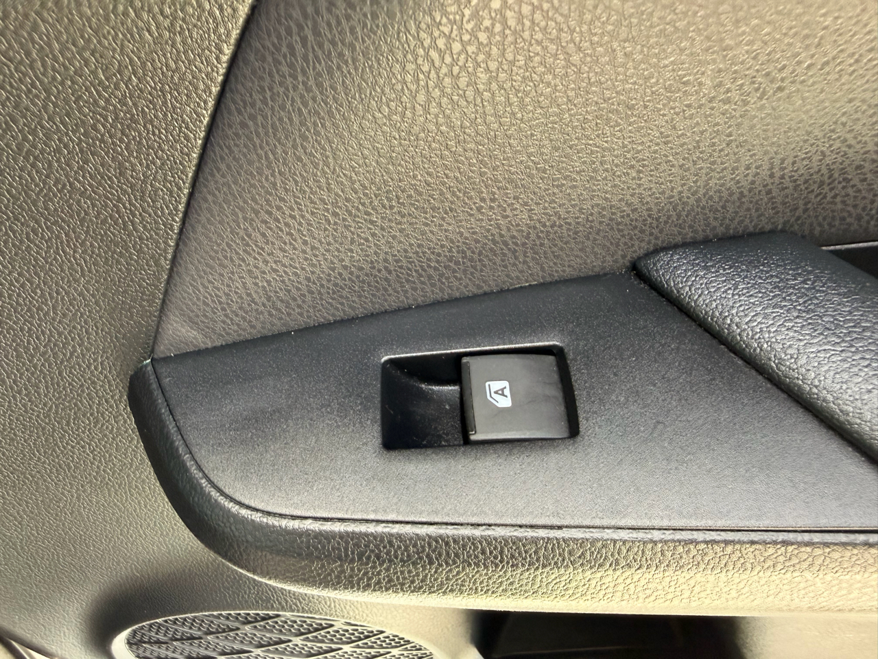Toyota Prius Three Touring (Natl) 2018