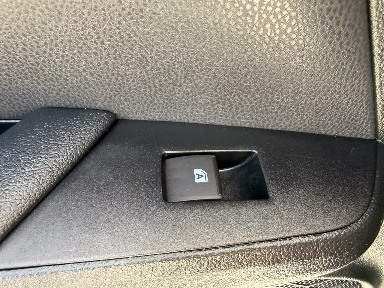 Toyota Prius Three Touring (Natl) 2018