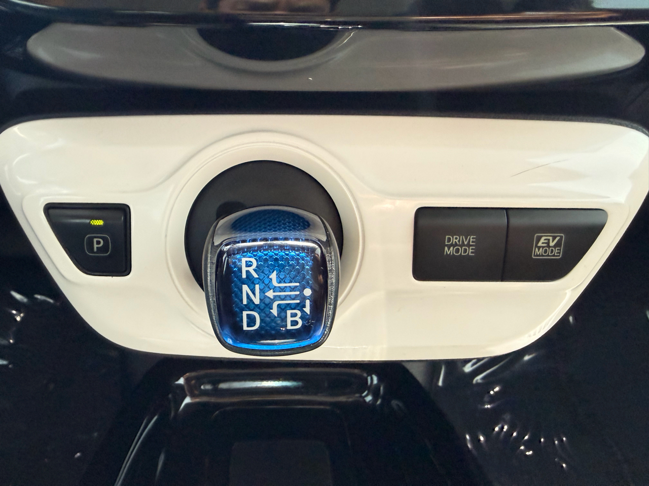 Toyota Prius Three Touring (Natl) 2018