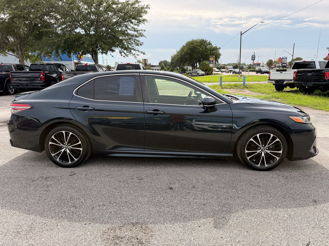 Toyota Camry SE Auto (Natl) 2018