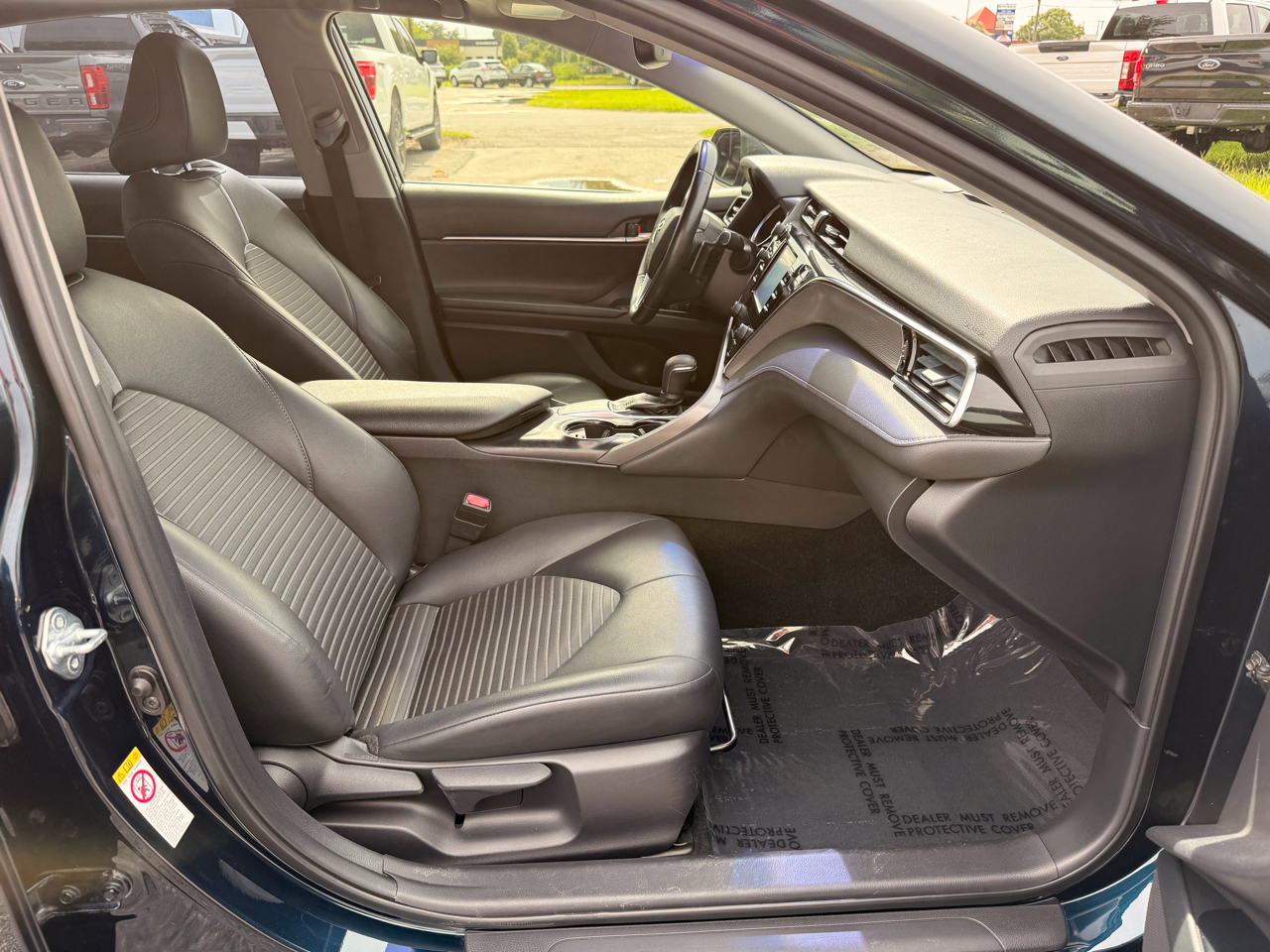 Toyota Camry SE Auto (Natl) 2018