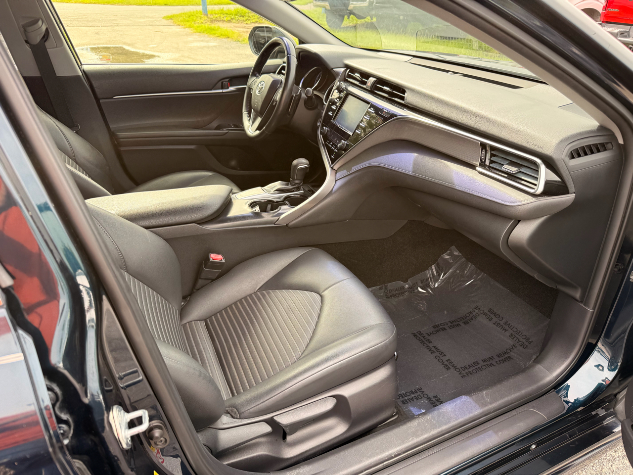 Toyota Camry SE Auto (Natl) 2018