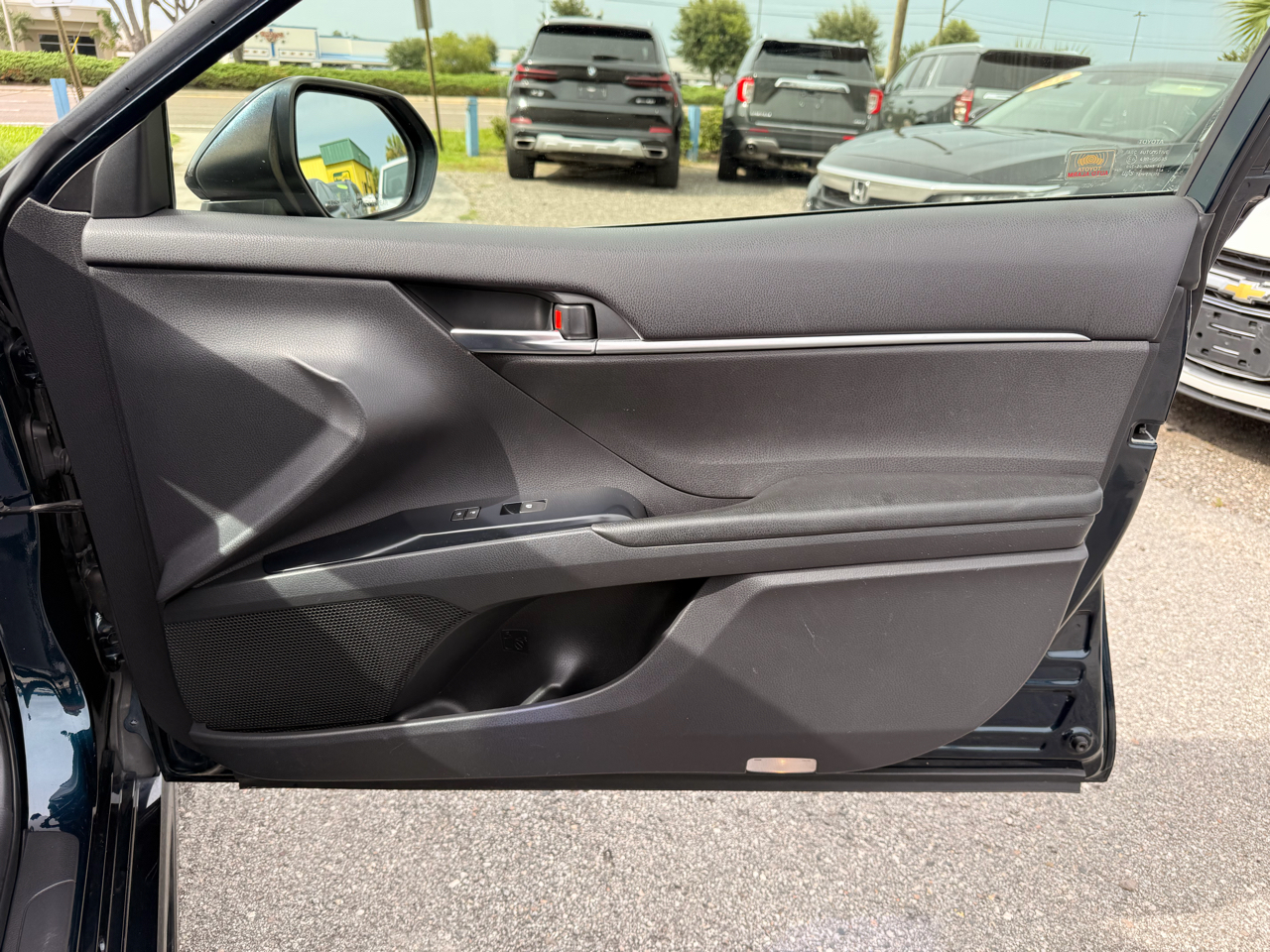 Toyota Camry SE Auto (Natl) 2018