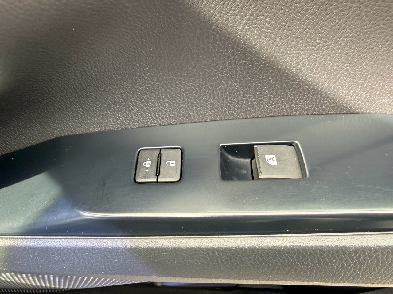 Toyota Camry SE Auto (Natl) 2018