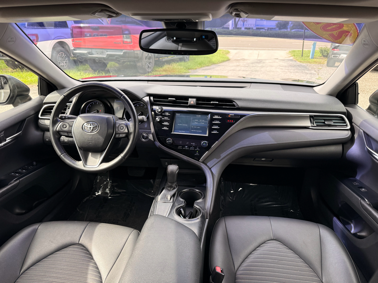 Toyota Camry SE Auto (Natl) 2018