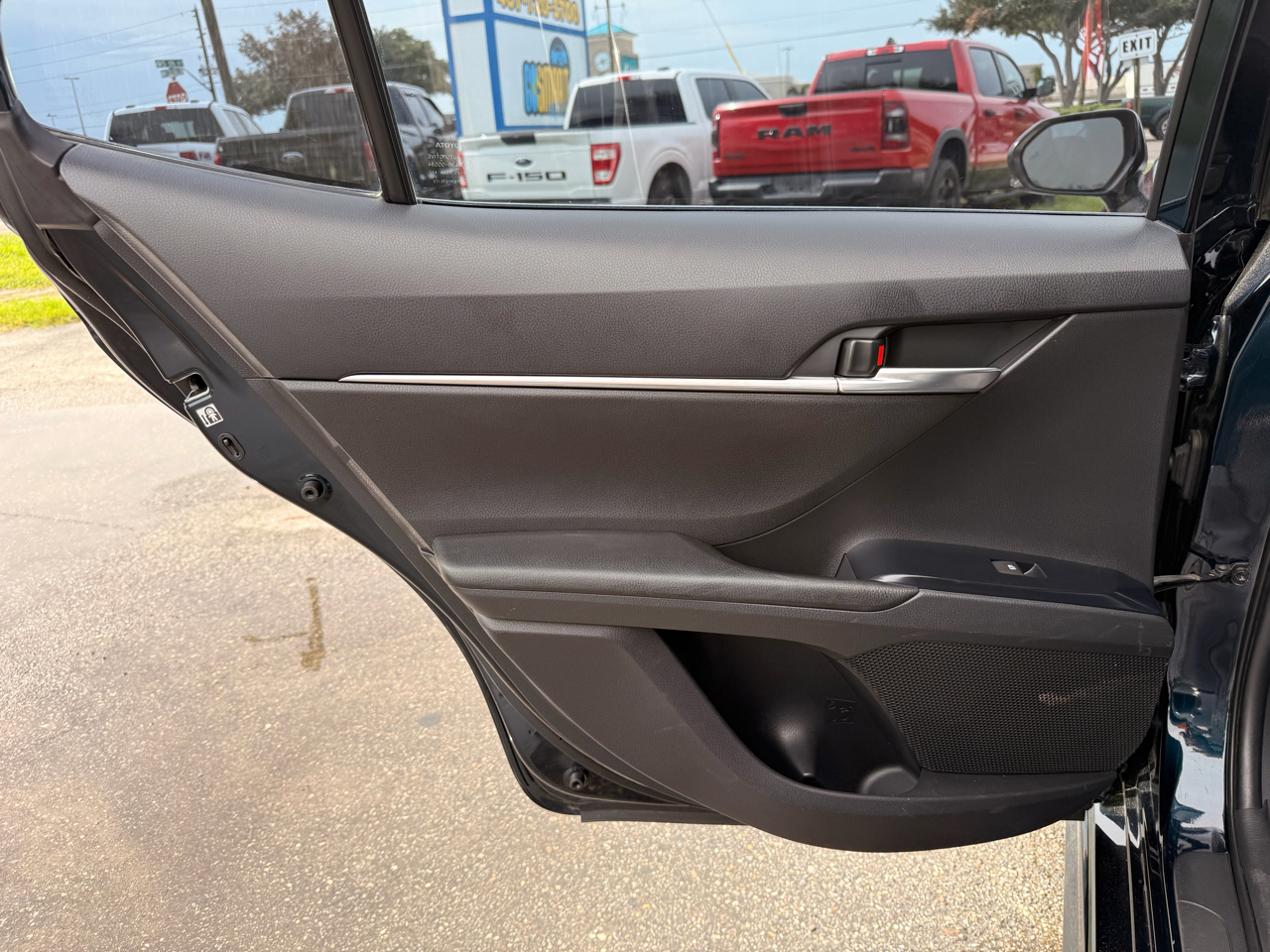 Toyota Camry SE Auto (Natl) 2018