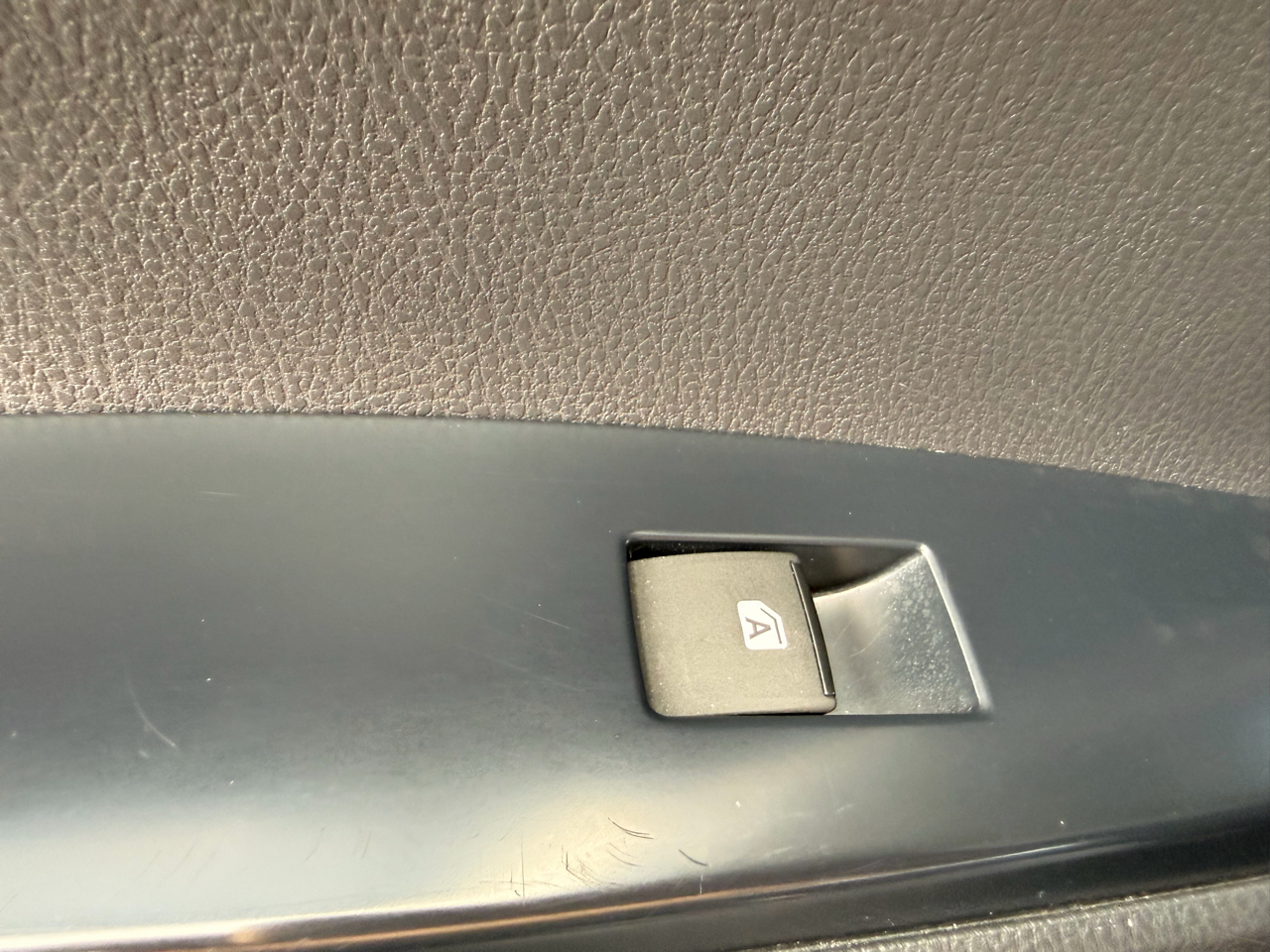 Toyota Camry SE Auto (Natl) 2018
