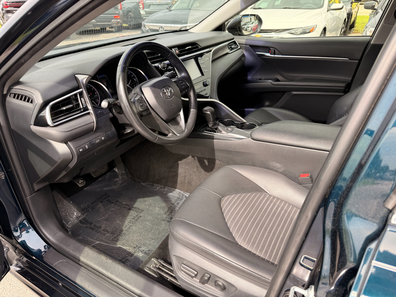 Toyota Camry SE Auto (Natl) 2018