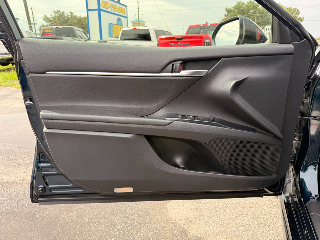 Toyota Camry SE Auto (Natl) 2018