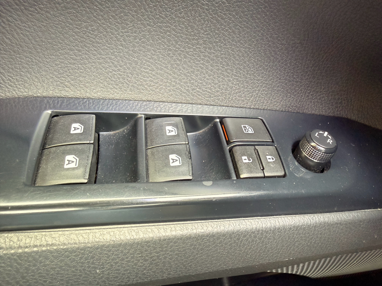 Toyota Camry SE Auto (Natl) 2018
