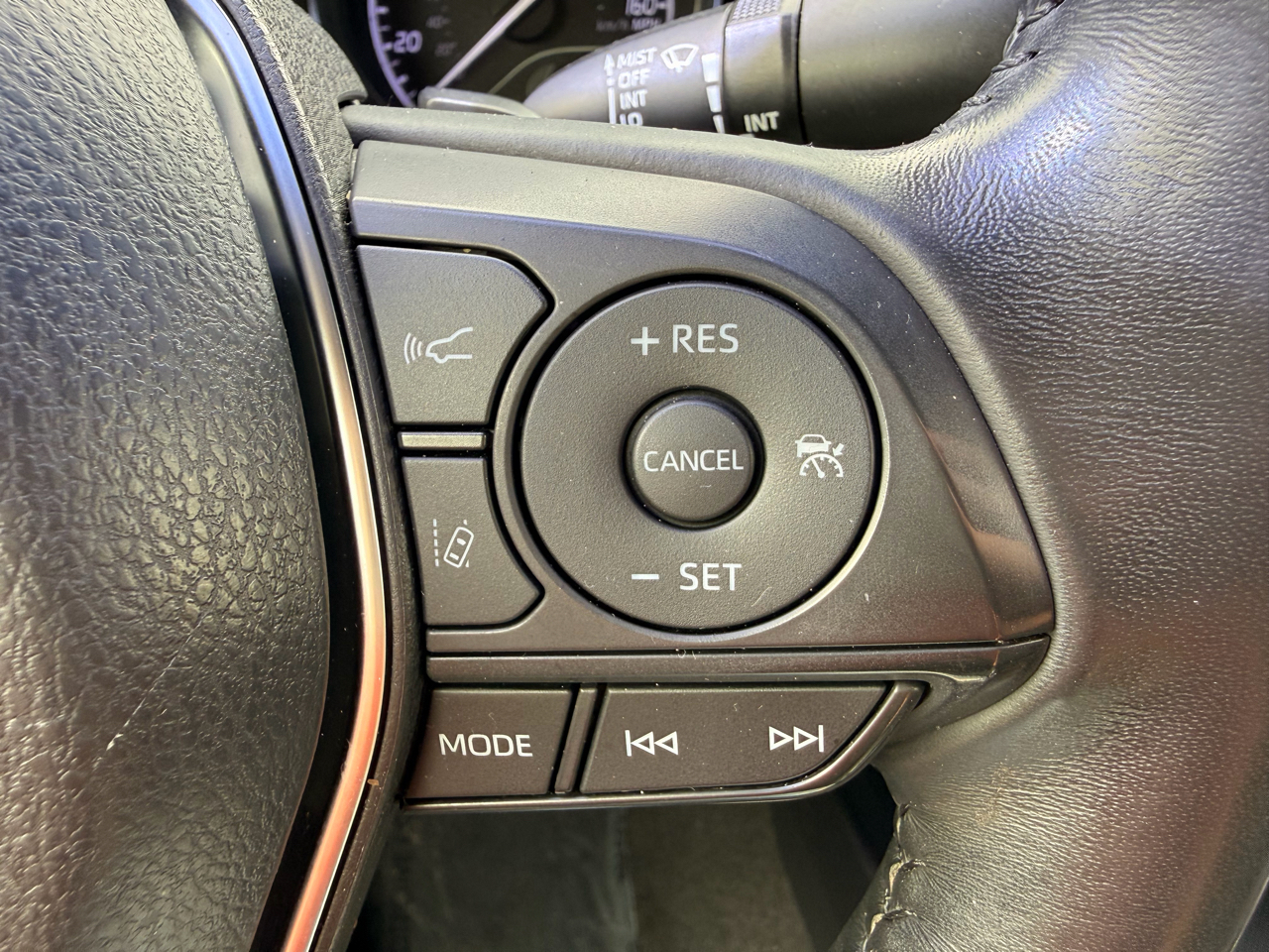 Toyota Camry SE Auto (Natl) 2018