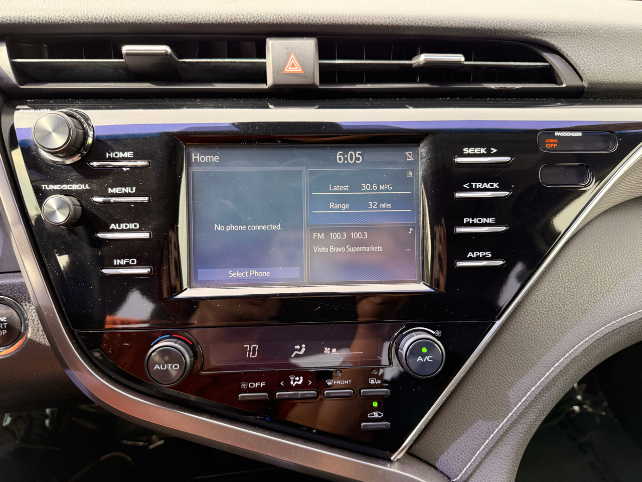 Toyota Camry SE Auto (Natl) 2018