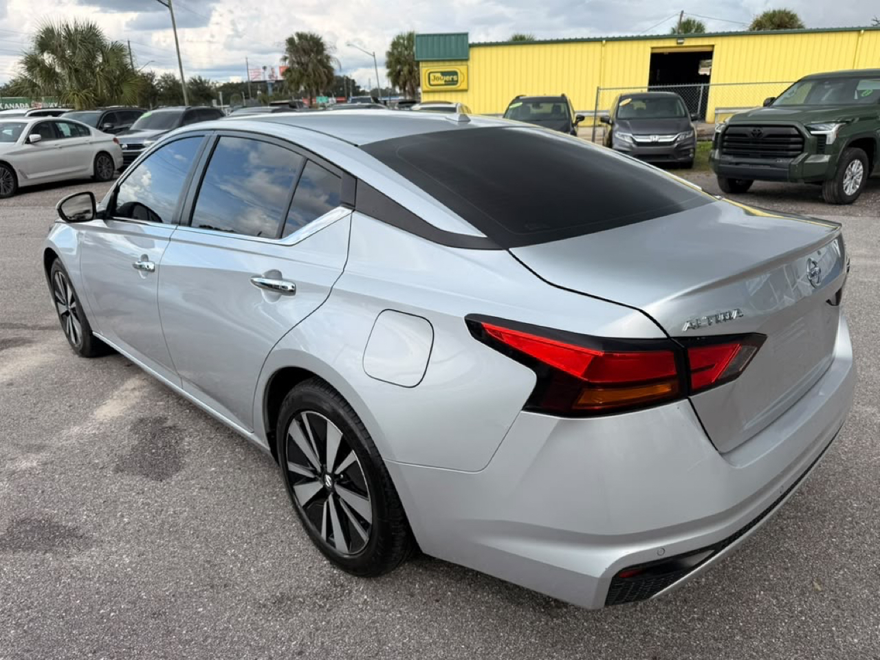 Nissan Altima 2.5 SV Sedan 2022