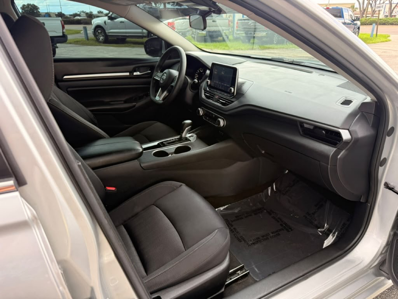 Nissan Altima 2.5 SV Sedan 2022