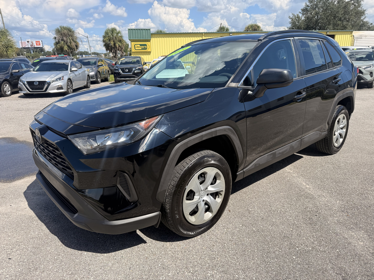 Toyota RAV4 LE FWD (Natl) 2021